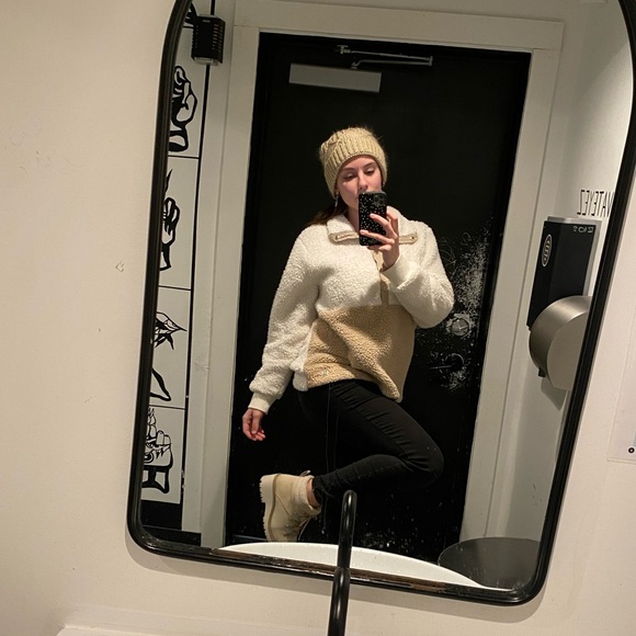 Meet your Posher, Katelyn - Picture 2 of 2